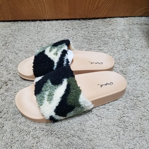 Camo Slides - Picture 2 of 4